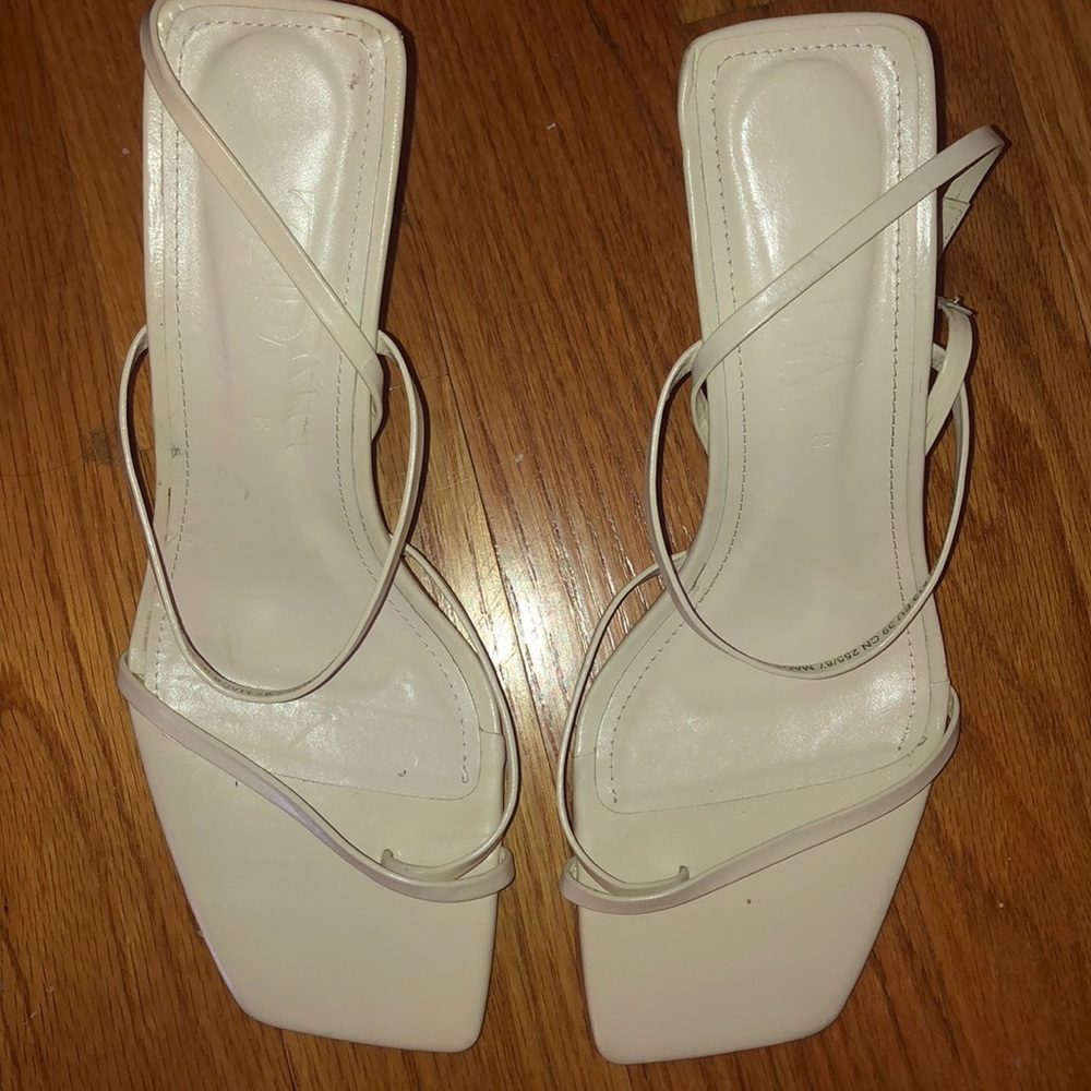 ZARA CREAM STRAP SANDALS